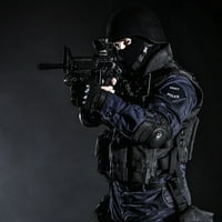 Specijalno oružje i taktički timski oficir na crnom pozadini. Print postera Oleg Zabielin StockTrek